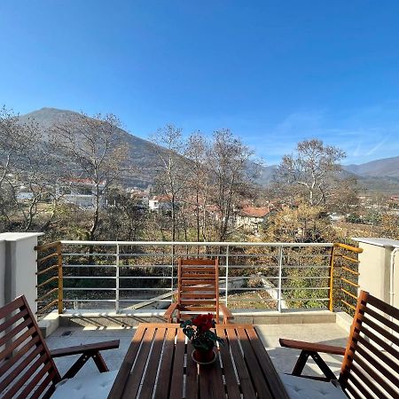 Hilltop Lodge Órma Dış mekan fotoğraf